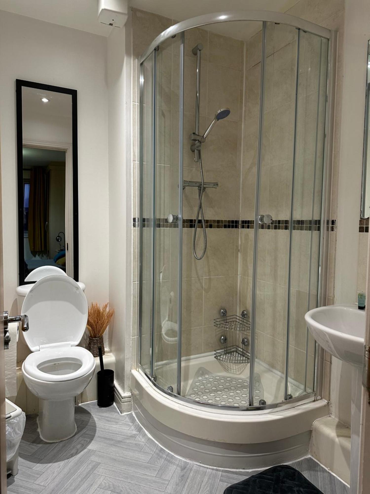 Abba Corner Apartment Лондон Екстериор снимка