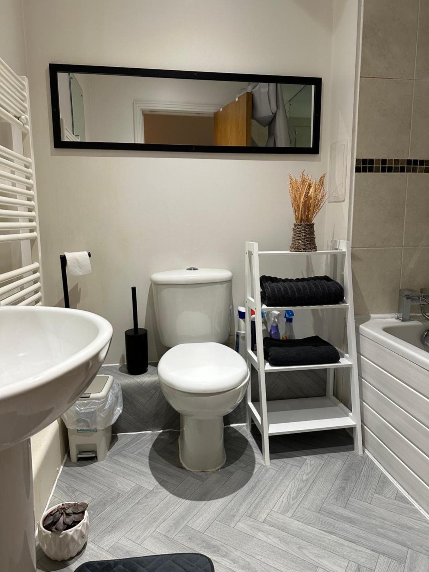 Abba Corner Apartment Лондон Екстериор снимка