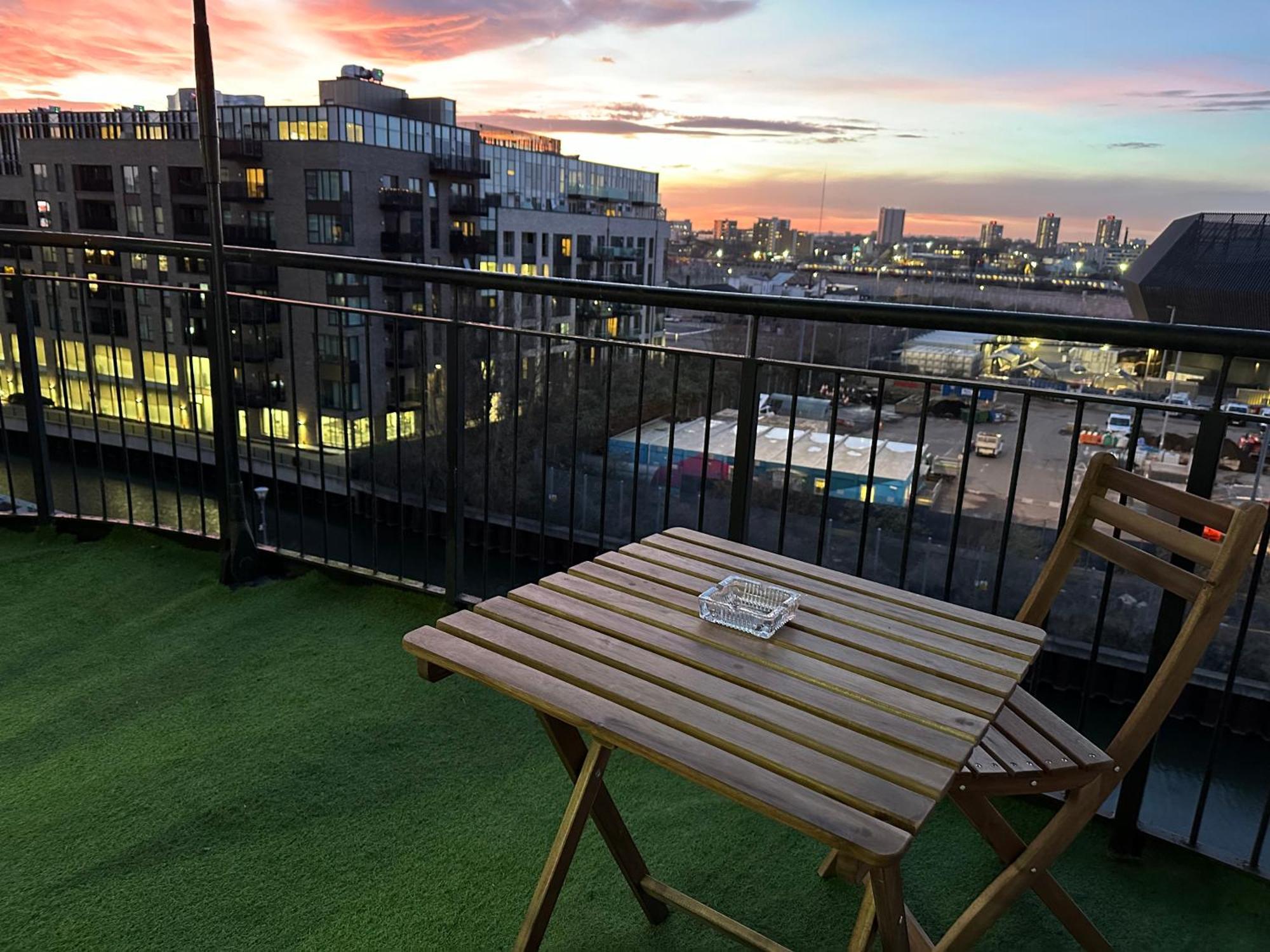 Abba Corner Apartment Лондон Екстериор снимка