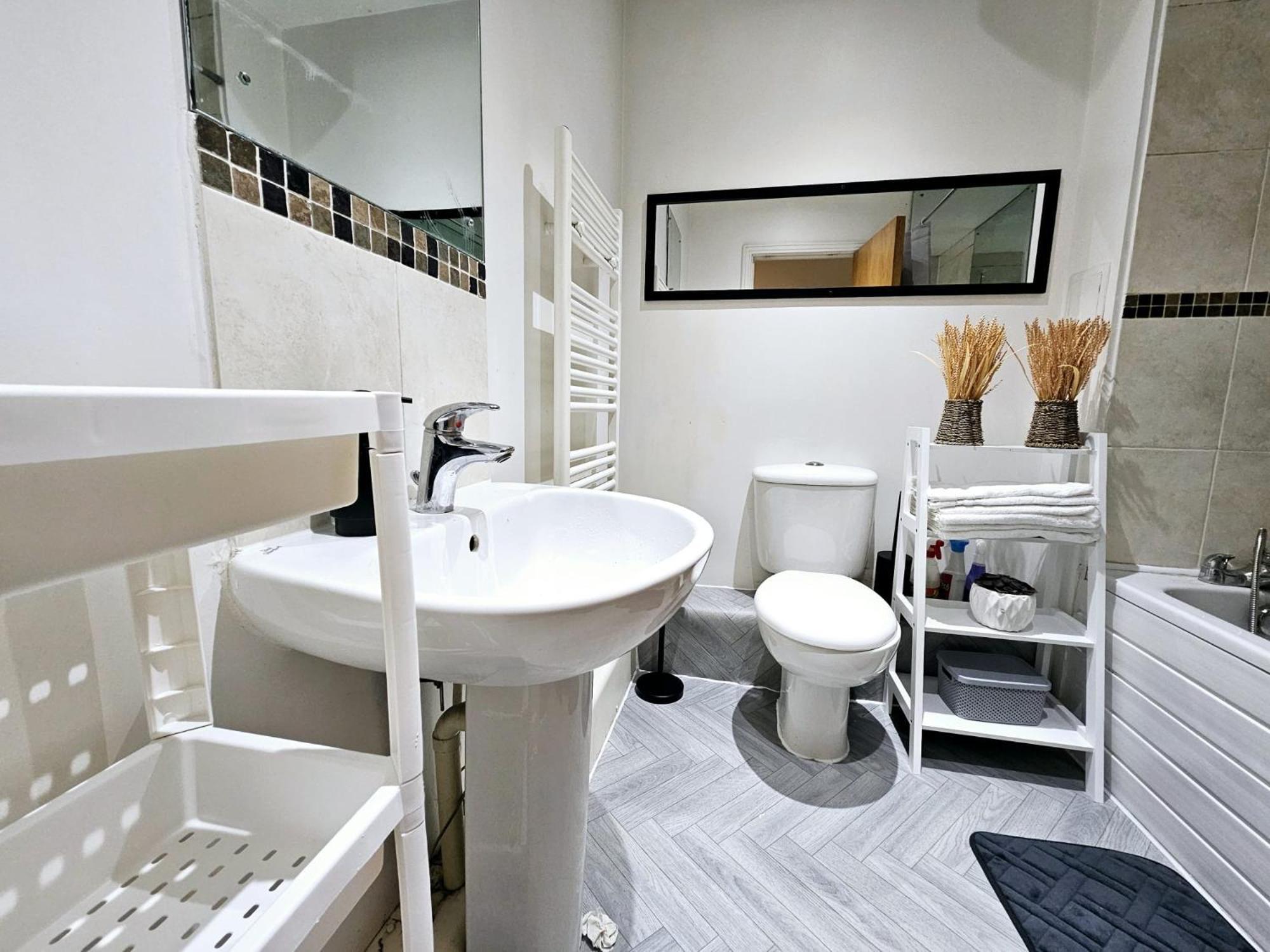 Abba Corner Apartment Лондон Екстериор снимка